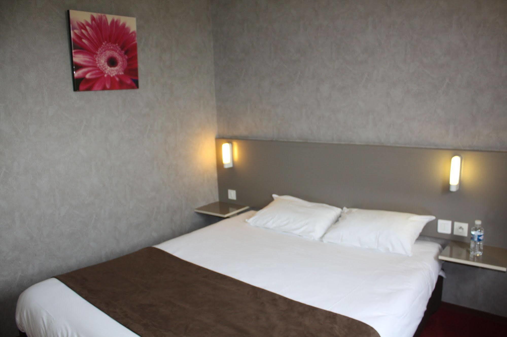 Brit Hotel Landivisiau Kültér fotó